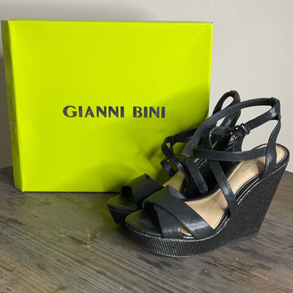 Gianni Bini Black Wedge Shoes Elegant Design